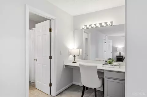 Bath - 1013 John St, Cincinnati, OH 45203 photo 1 of 2