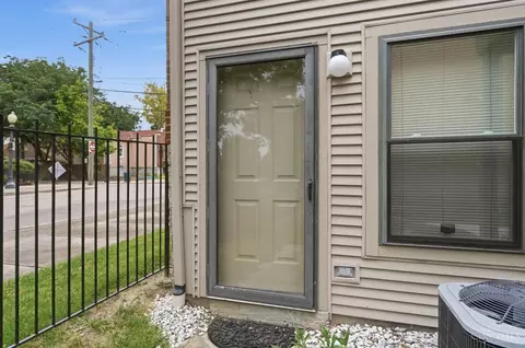 Exterior - 1013 John St, Cincinnati, OH 45203 photo 4 of 6