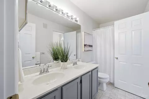 Bath - 1013 John St, Cincinnati, OH 45203 photo 2 of 2