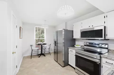 Kitchen - 1013 John St, Cincinnati, OH 45203 photo 1 of 3