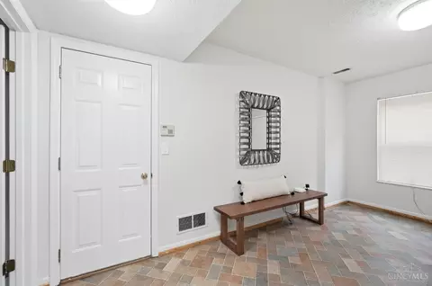 Entry Way - 1013 John St, Cincinnati, OH 45203 photo 5 of 6