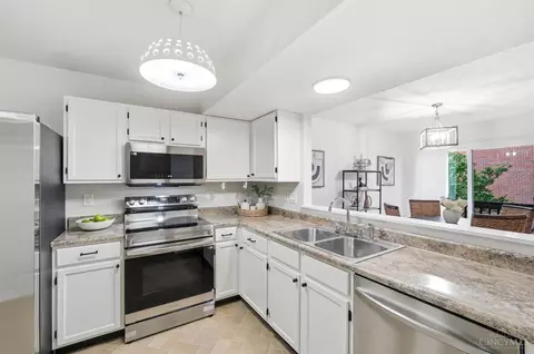 Kitchen - 1013 John St, Cincinnati, OH 45203 photo 2 of 3