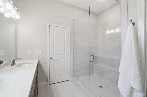 Bath - 974 Crestpoint Ct, Cincinnati, OH 45245 photo 3 of 5