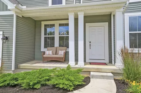 Exterior - 974 Crestpoint Ct, Cincinnati, OH 45245 photo 5 of 10