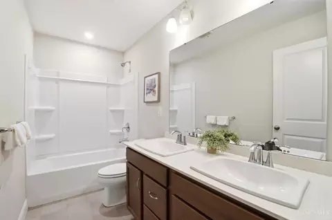 Bath - 974 Crestpoint Ct, Cincinnati, OH 45245 photo 5 of 5