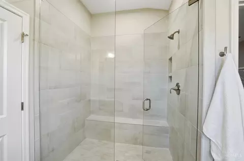 Bath - 974 Crestpoint Ct, Cincinnati, OH 45245 photo 4 of 5