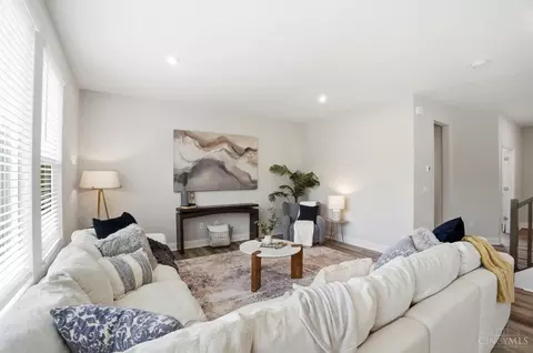 Living - 974 Crestpoint Ct, Cincinnati, OH 45245 photo 2 of 3