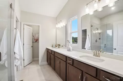 Bath - 974 Crestpoint Ct, Cincinnati, OH 45245 photo 1 of 5