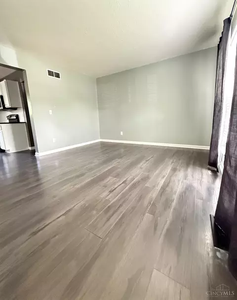 Living - 639 Ellen Dr, Cincinnati, OH 45255 photo 4 of 4