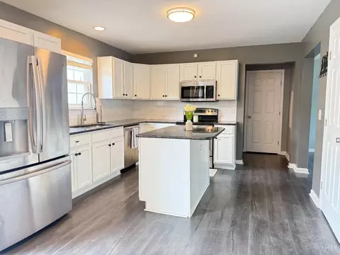 Kitchen - 639 Ellen Dr, Cincinnati, OH 45255 photo 5 of 7