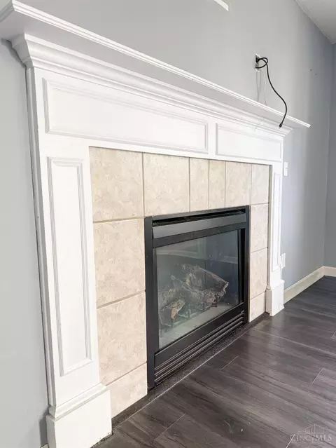 Living - 639 Ellen Dr, Cincinnati, OH 45255 photo 2 of 4