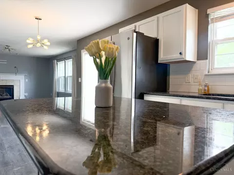 Kitchen - 639 Ellen Dr, Cincinnati, OH 45255 photo 4 of 7