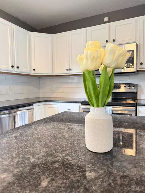 Kitchen - 639 Ellen Dr, Cincinnati, OH 45255 photo 7 of 7