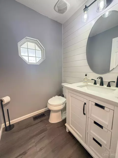 Bath - 639 Ellen Dr, Cincinnati, OH 45255 photo 7 of 7