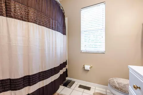 Bath - 604 Coleberry Ct, Cleves, OH 45002 photo 3 of 5