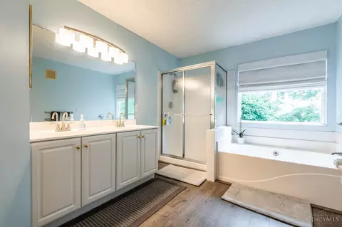 Bath - 604 Coleberry Ct, Cleves, OH 45002 photo 4 of 5