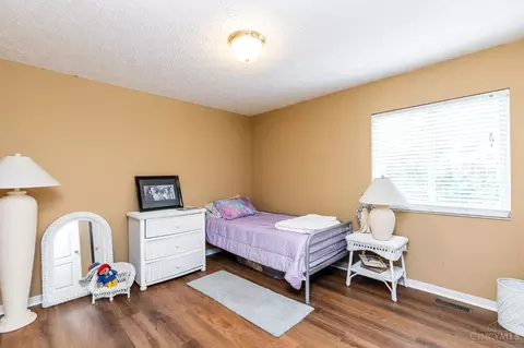 Bedroom - 604 Coleberry Ct, Cleves, OH 45002 photo 3 of 9