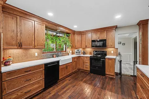 Kitchen - 7851 Stablegate Ln, Maineville, OH 45039 photo 2 of 3