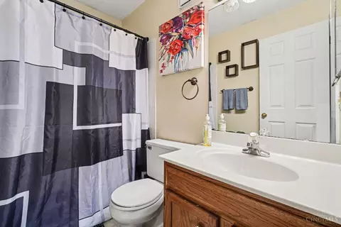 Bath - 7851 Stablegate Ln, Maineville, OH 45039 photo 4 of 4