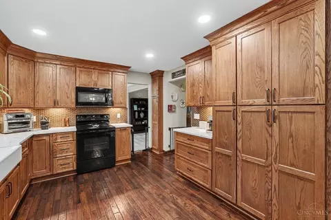 Kitchen - 7851 Stablegate Ln, Maineville, OH 45039 photo 3 of 3
