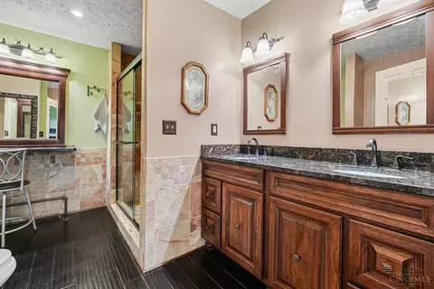 Bath - 7851 Stablegate Ln, Maineville, OH 45039 photo 2 of 4