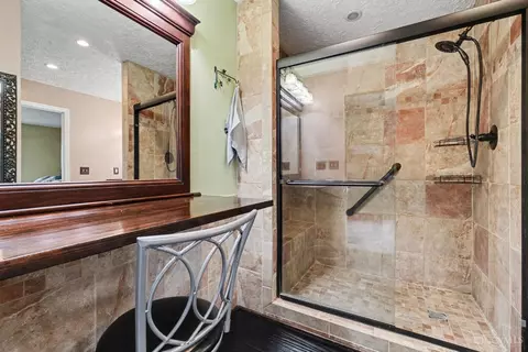 Bath - 7851 Stablegate Ln, Maineville, OH 45039 photo 3 of 4