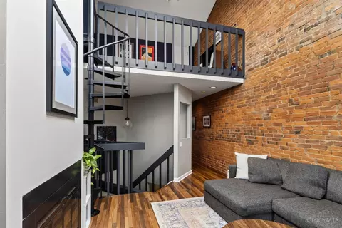Living - 331 Milton St, Cincinnati, OH 45202 photo 3 of 6