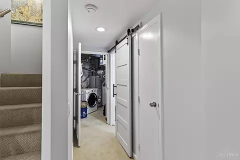 Entry Way - 331 Milton St, Cincinnati, OH 45202 photo 8 of 9