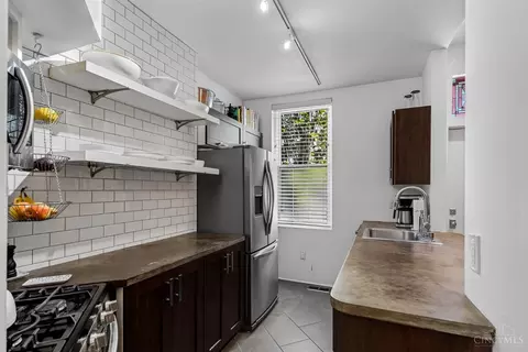 Kitchen - 331 Milton St, Cincinnati, OH 45202 photo 1 of 6