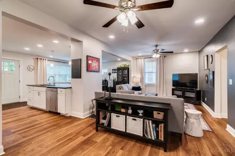 Entry Way - 4430 Simpson Ave, Cincinnati, OH 45227 photo 3 of 5