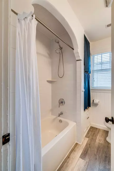 Bath - 4430 Simpson Ave, Cincinnati, OH 45227 photo 6 of 7