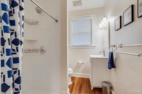 Bath - 4430 Simpson Ave, Cincinnati, OH 45227 photo 1 of 7