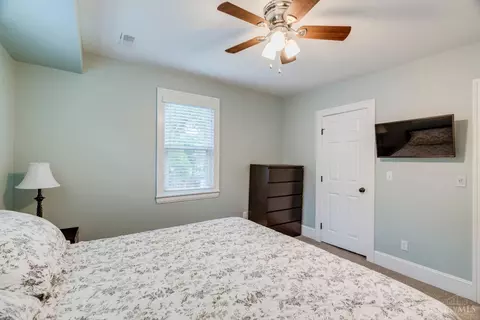 Bedroom - 4430 Simpson Ave, Cincinnati, OH 45227 photo 2 of 8