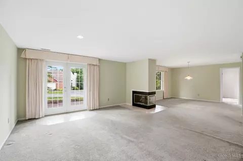 Living - 6645 Spindlewick Ln, Cincinnati, OH 45230 photo 5 of 6