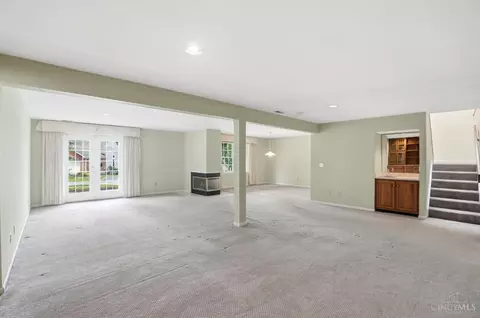 Living - 6645 Spindlewick Ln, Cincinnati, OH 45230 photo 3 of 6
