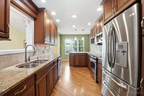 Kitchen - 6645 Spindlewick Ln, Cincinnati, OH 45230 photo 1 of 2