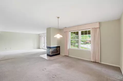 Living - 6645 Spindlewick Ln, Cincinnati, OH 45230 photo 6 of 6