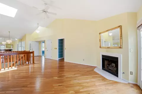 Living - 6645 Spindlewick Ln, Cincinnati, OH 45230 photo 2 of 6