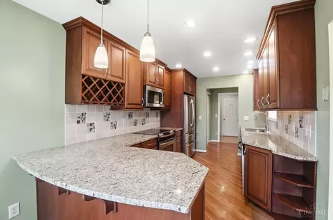 Kitchen - 6645 Spindlewick Ln, Cincinnati, OH 45230 photo 2 of 2
