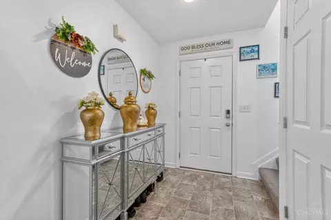 Entry Way - 2856 Pine Leaf Ct, Hamilton, OH 45013 photo 1 of 4