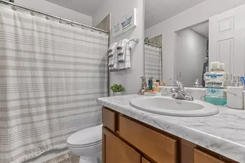 Bath - 2856 Pine Leaf Ct, Hamilton, OH 45013 photo 1 of 2