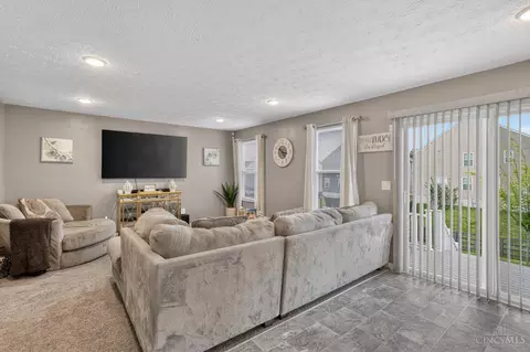 Living - 2856 Pine Leaf Ct, Hamilton, OH 45013 photo 3 of 3