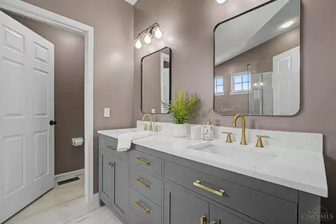 Bath - 145 Stanton Dr, Springboro, OH 45066 photo 2 of 5