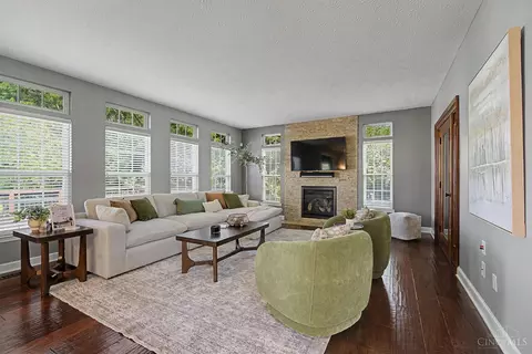 Living - 145 Stanton Dr, Springboro, OH 45066 photo 2 of 4