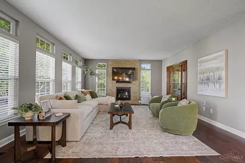 Living - 145 Stanton Dr, Springboro, OH 45066 photo 3 of 4