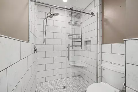 Bath - 145 Stanton Dr, Springboro, OH 45066 photo 4 of 5