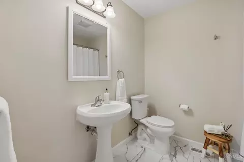 Bath - 1859 Windhill Ter, Cincinnati, OH 45255 photo 2 of 2