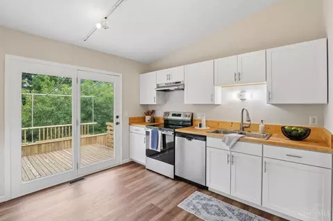 Kitchen - 1859 Windhill Ter, Cincinnati, OH 45255 photo 5 of 5