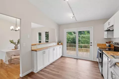 Kitchen - 1859 Windhill Ter, Cincinnati, OH 45255 photo 2 of 5