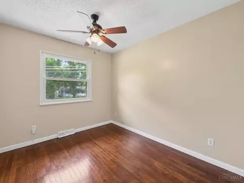 Bedroom - 11623 Kenn Rd, Forest Park, OH 45240 photo 2 of 3